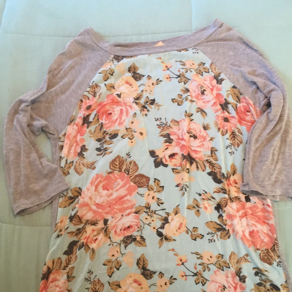Floral and gray 3/4 sleeve raglan shirt
